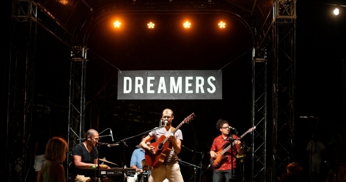 DREAMERS, La Garden Party